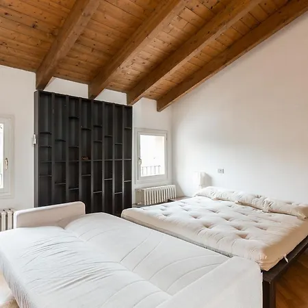 Emilia Levante 2, By Short Holidays Apartman
